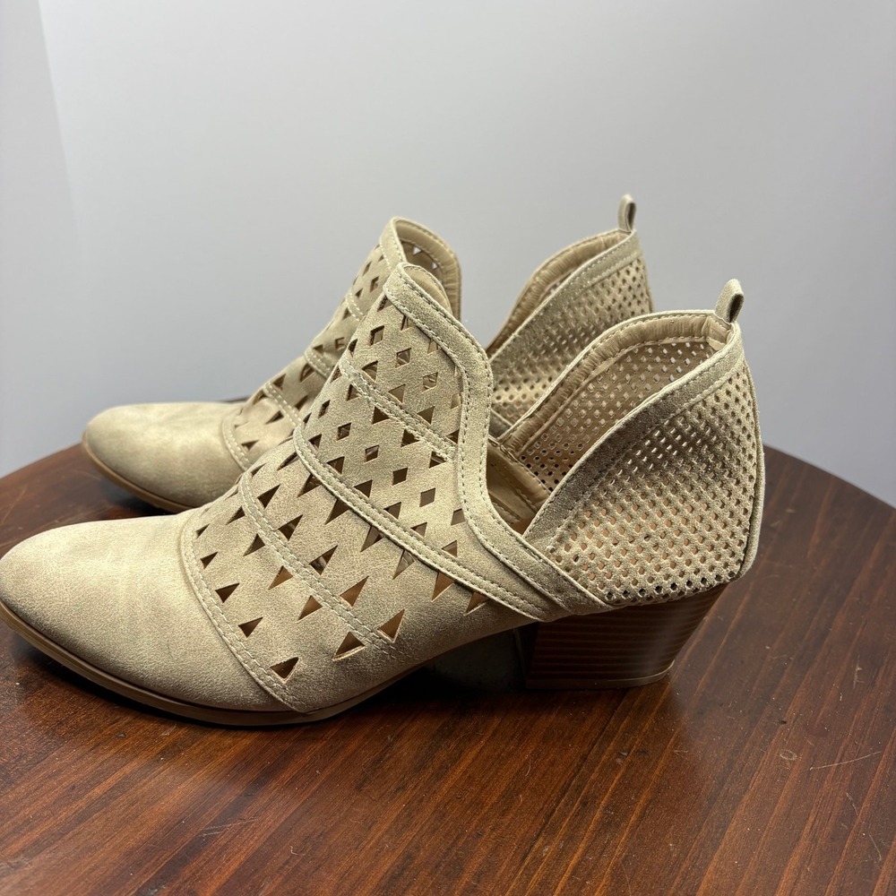 Qupid Booties Womens‎ Size 10 Tan Faux Leather Geometric Laser Cut Stacked Heel